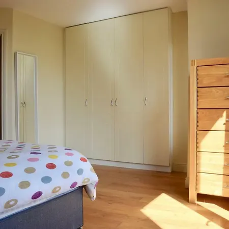 Holiday home Spacious, Bright & Modern 3 Bedroom Family