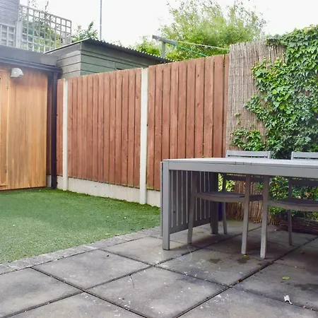 Spacious, Bright & Modern 3 Bedroom Family Holiday home *